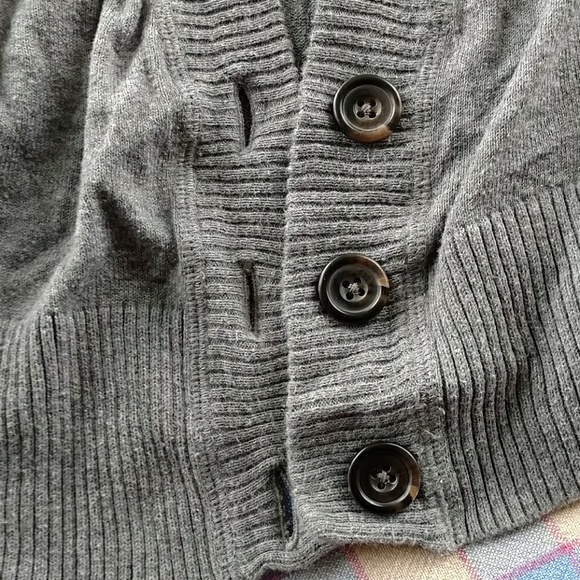 Hollister 3/4 sleeve 3-button sweater - Picture 3 of 5